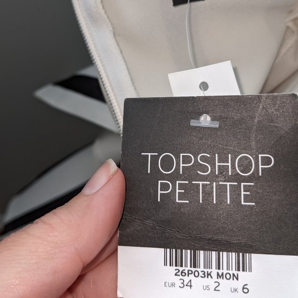 NWT TOPSHOP PETITE OFF-SHOULDER ROMPER - Picture 6 of 7